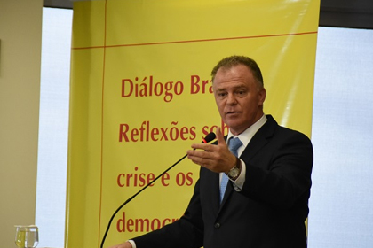 crise-brasileira-e-destaque-no-primeiro-encontro-dialogo-brasil