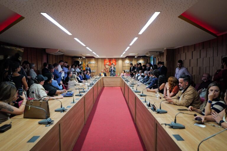 PSB filia lideranças de nove estados e do Distrito Federal em ato político em Brasília