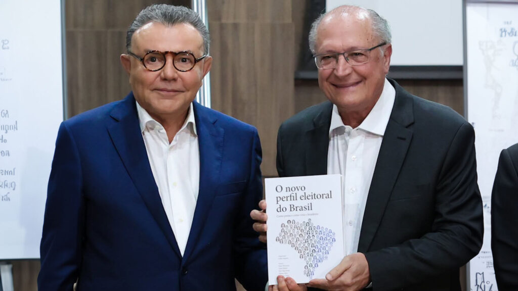 Fundação João Mangabeira lança livro sobre o novo perfil do eleitor brasileiro em evento prestigiado por lideranças nacionais